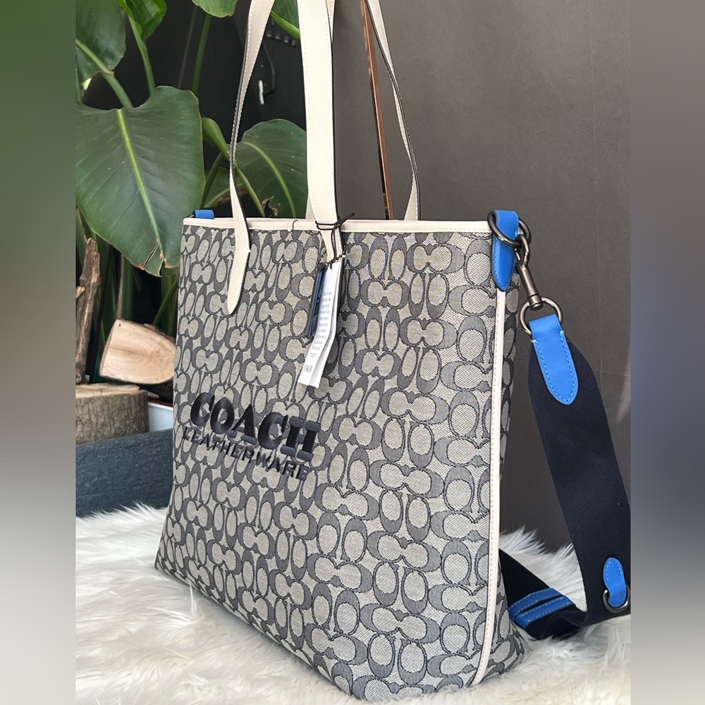 💰SOLD - C9159 - Coach League Tote in Signature Jacquard - Picture 5 of 14